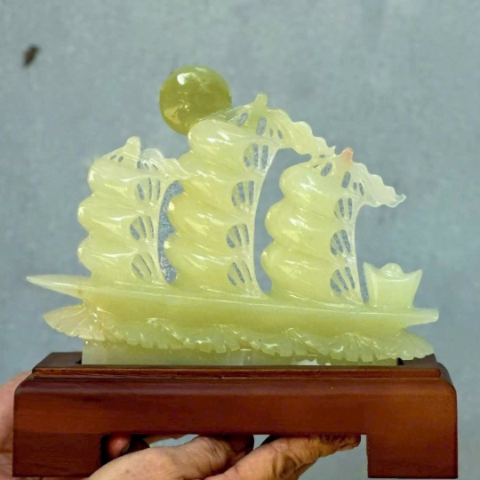 Thuyền bát nhã bằng đá nguyên khối