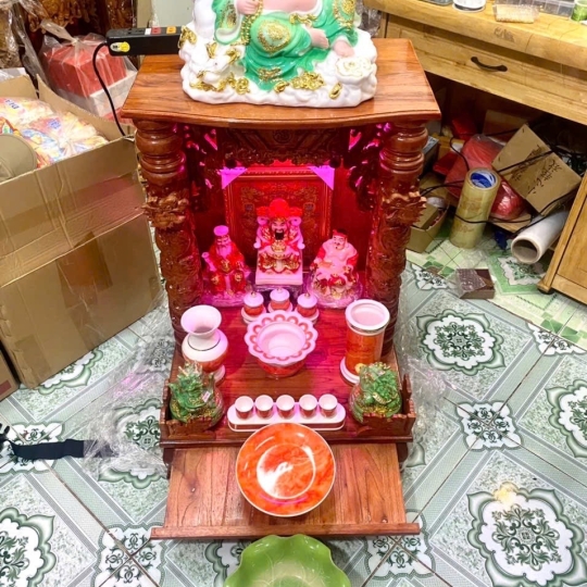 Ban thờ thần tài thổ địa mệnh Hoả