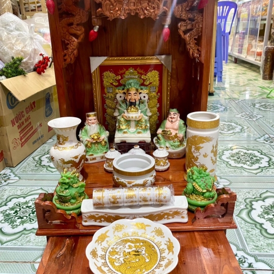 Ban thờ thần tài thổ địa mệnh mộc
