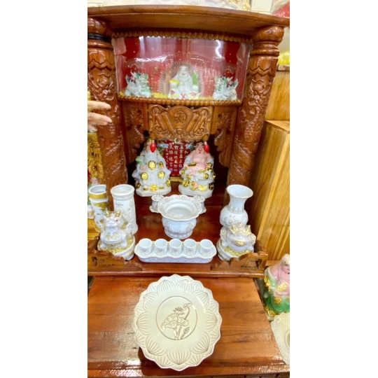 Ban thờ cơ bản đủ lộc mệnh kim