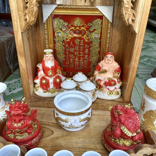 Ban thờ thần tài thổ địa mệnh Hoả