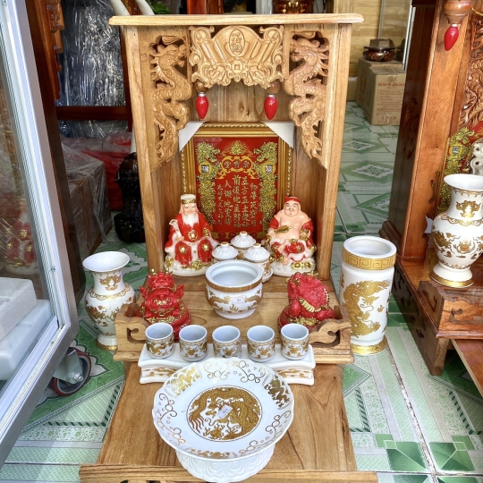 Ban thờ thần tài thổ địa mệnh Hoả