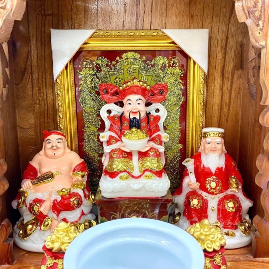 Ban thờ thần tài thổ địa mệnh Hoả
