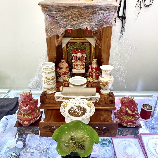 Ban thờ thần tài thổ địa mệnh Hoả