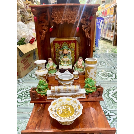Ban thờ thần tài thổ địa mệnh mộc