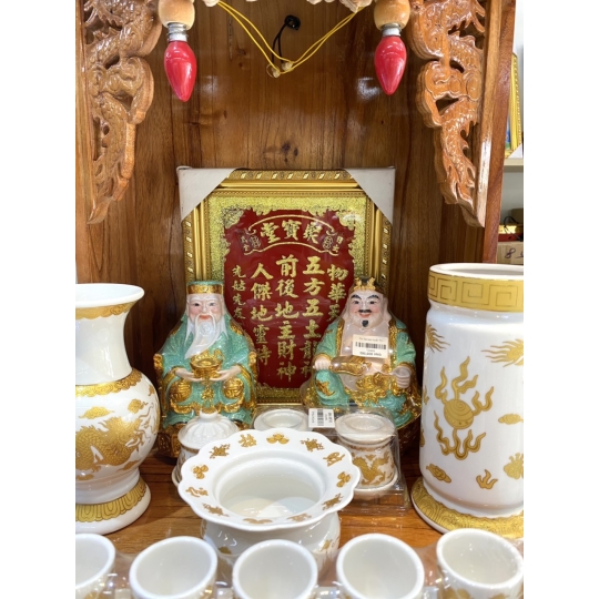 Ban thờ thần tài thổ địa mệnh mộc