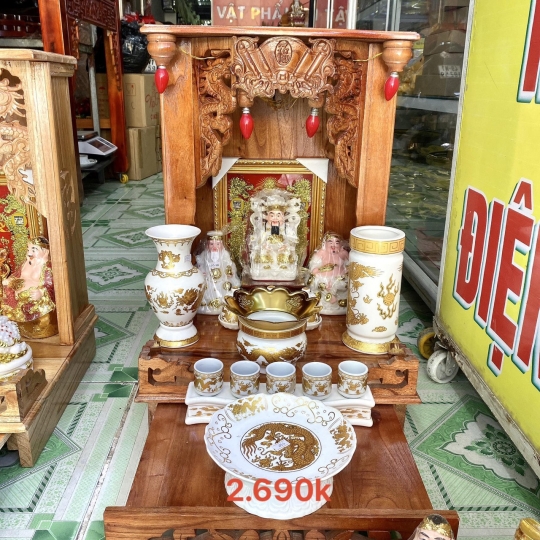 Ban thờ thần tài thổ địa mệnh Kim 