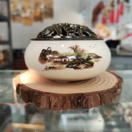 Lư xông trầm sứ 